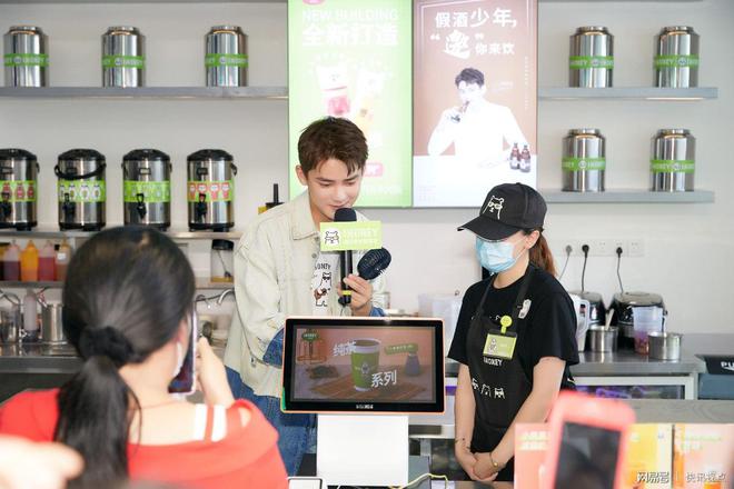 TVT体育app下载IHONEY熊梓淇x迪伦家甘露茶室首店开业落地广州(图2)