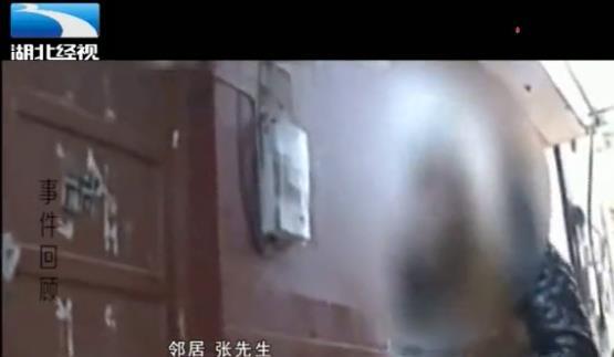 TVT体育理发店内 老板娘喝下男子递的奶茶后神志不清 男子趁虚而入(图4)