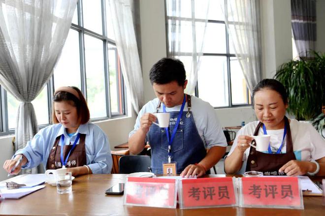 TVT体育官方网站一堂兴趣课带你入门！“一城咖香”催热咖啡培训市场(图10)