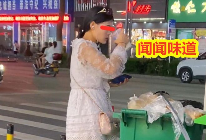 光鲜女生捡垃圾吃喝垃圾桶中的奶茶还问人：“要不要对象？”(图3)